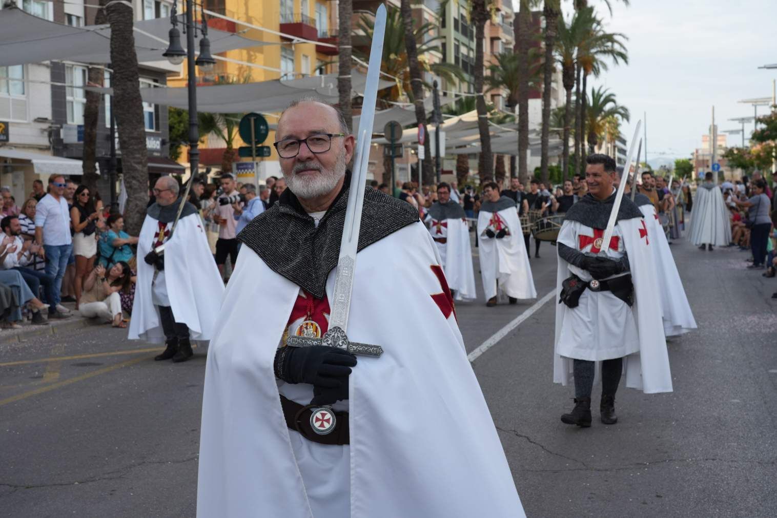 El Grau da inicio a las fiestas de Sant Pere con pólvora, bous y música