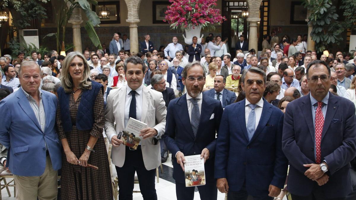 Presentación del libro 'Eso no estaba en mi libro sobre la historia de la tauromaquia', en el Circulo de la amistad.