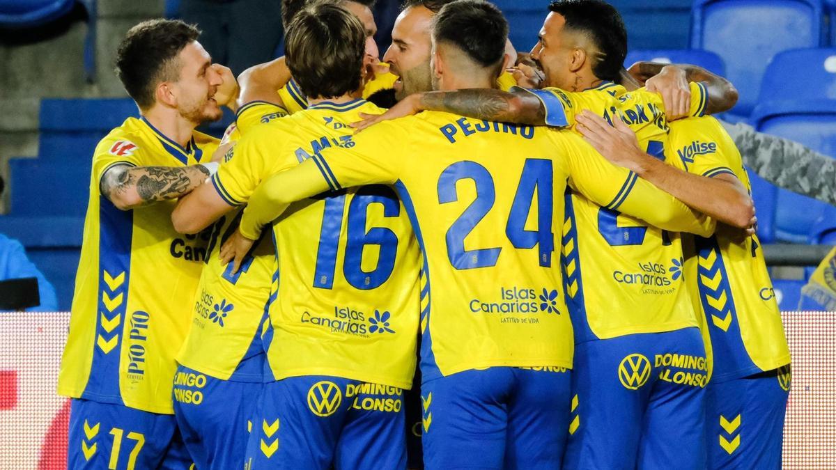 Éxtasis absoluto en 37 minutos de avalancha goleadora para la UD Las Palmas Éxtasis absoluto en 37 minutos de avalancha goleadora para la UD Las Palmas