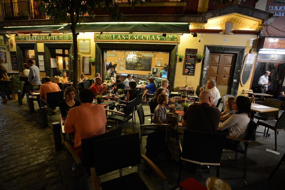 Antigua Taberna de Las Escobas, el bar de Sevilla que se ha convertido en el más antiguo de España