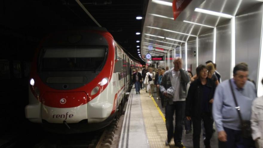 El andén de una parada de Cercanías en Málaga capital.