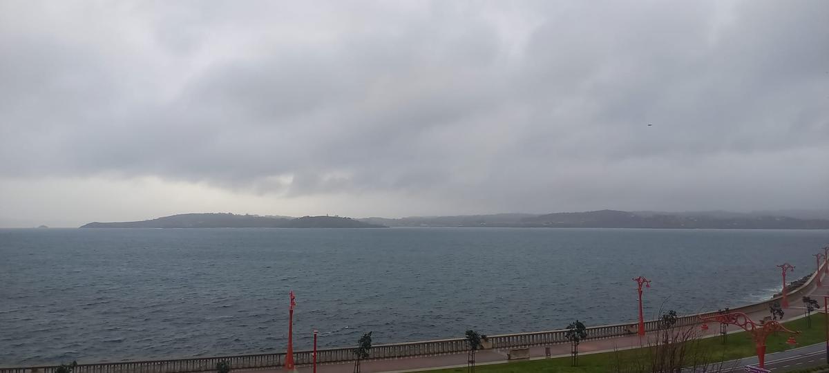Cielo nublado en A Coruña en las primeras horas de este miércoles 25 de marzo.
