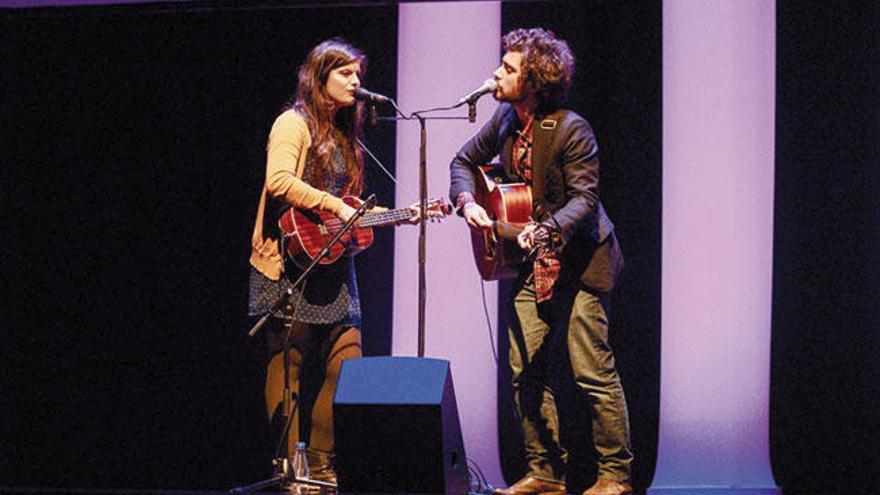 Escuchando Elefantes, durante una actuación en Ourense. // Brais Lorenzo