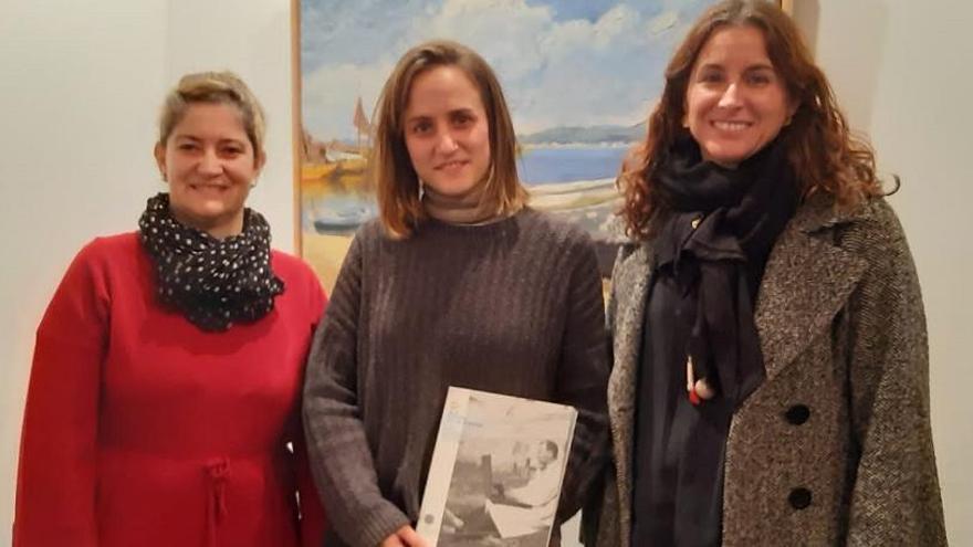 L&#039;autora del llibre, Maria Limeres, amb la regidora Maria Puig (esquerra) i la professora d&#039;Història de l&#039;Art Contemporani, M. Lluïsa Faxedas.