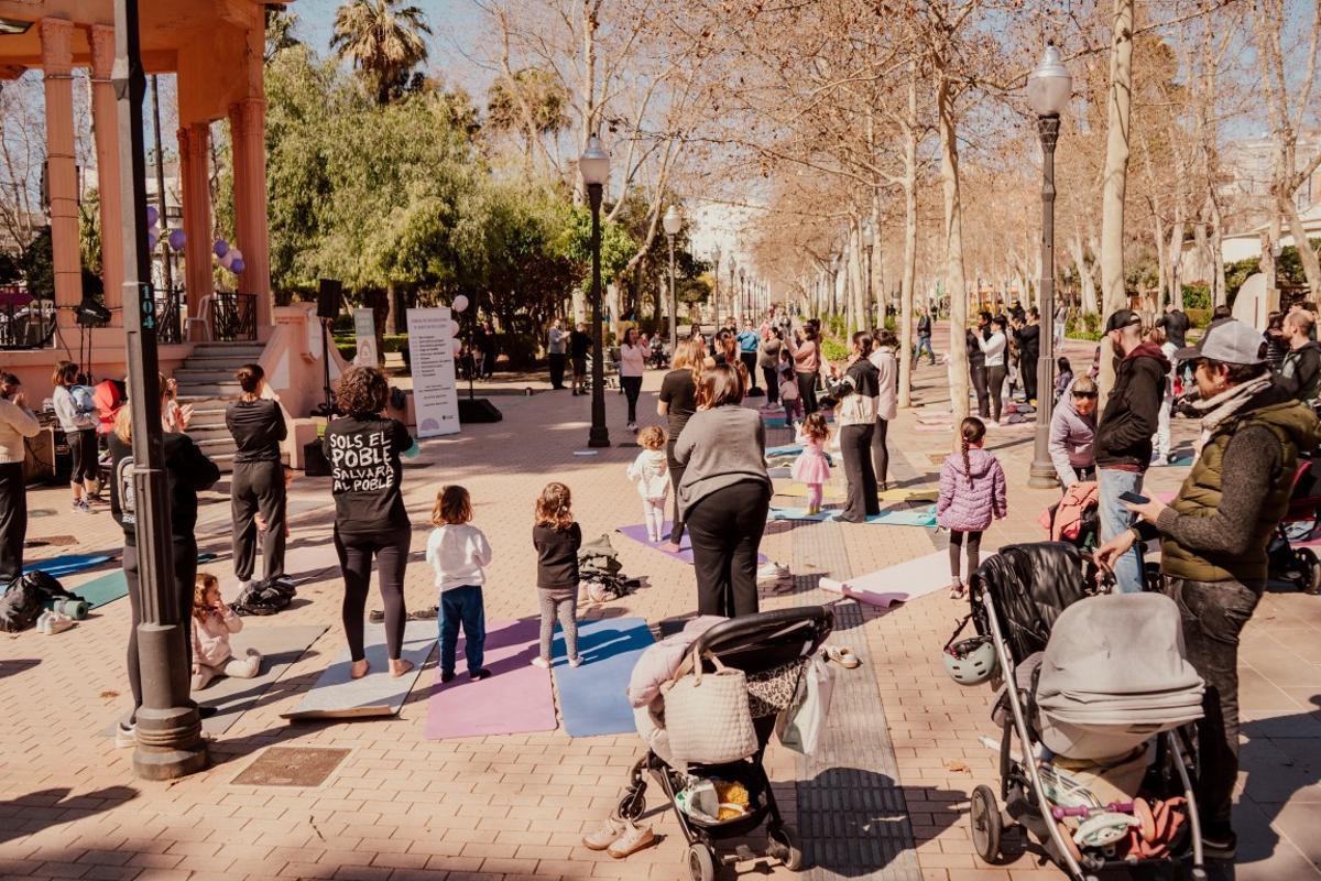 La actividad en familia permite realizar los ejercicios junto a los niños.