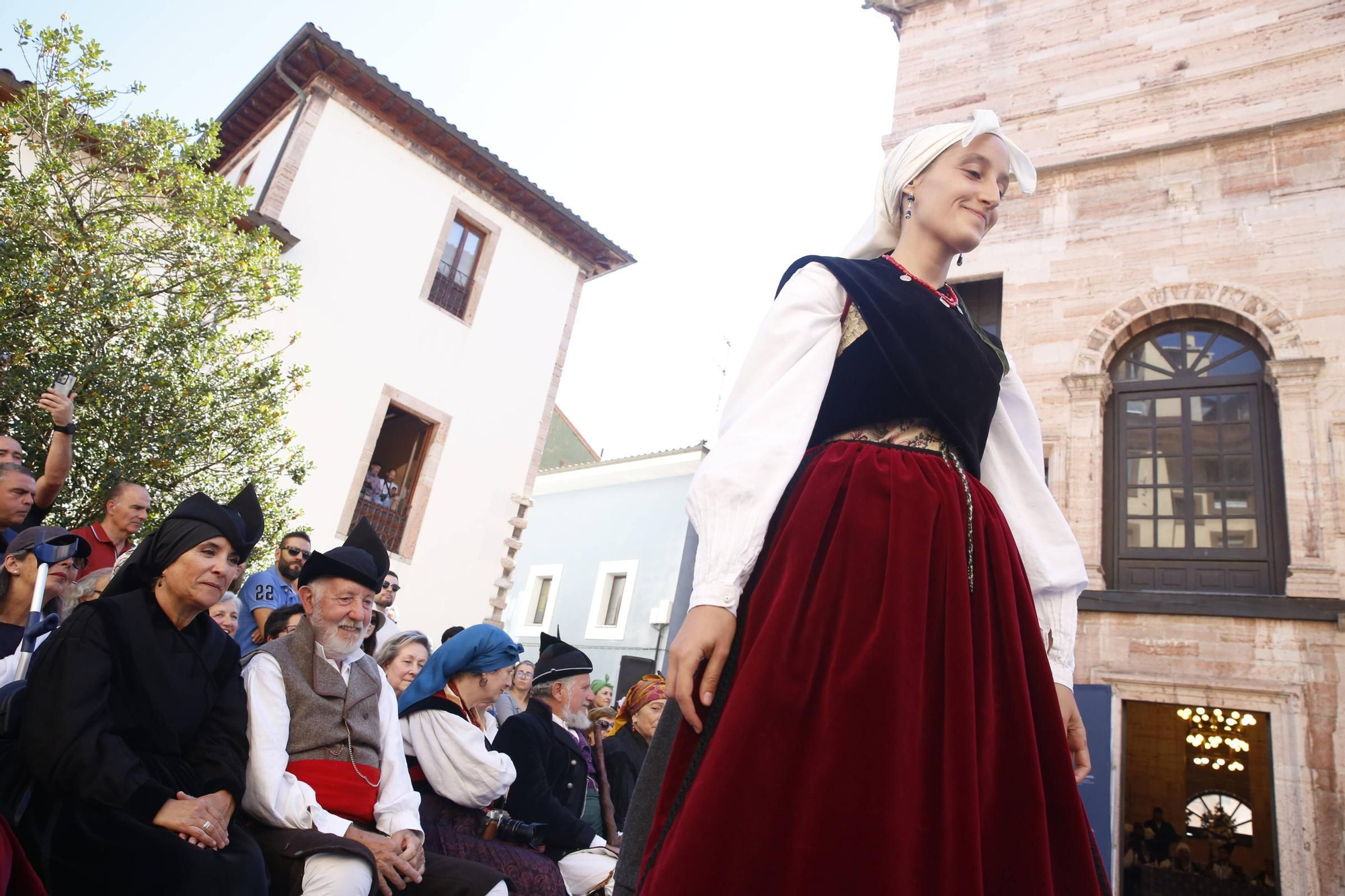 En imágenes: así ha sido el Día'l Traxe'l País en Grado