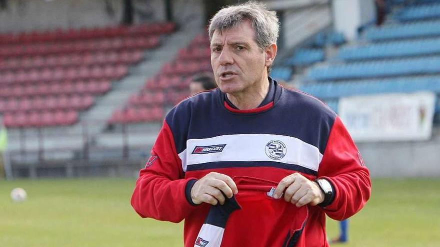 Antonio Dacosta, entrenador de la Unión Deportiva Ourense. // Iñaki Osorio