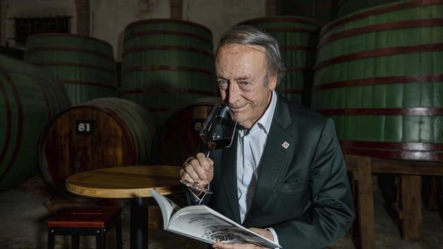 Miguel A. Torres a la sala Alfons XIII, on Família Torres va tenir el primer celler, a Vilafranca del Penedès.