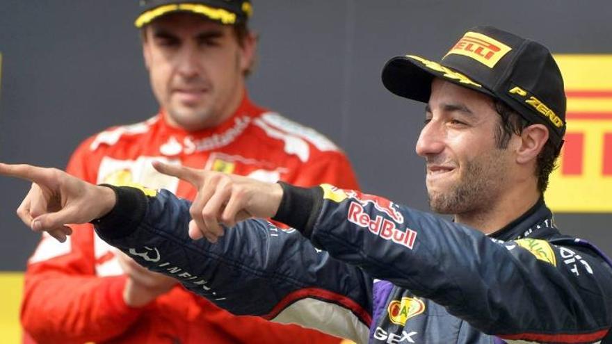 Ricciardo derrota a todos en una apasionante carrera