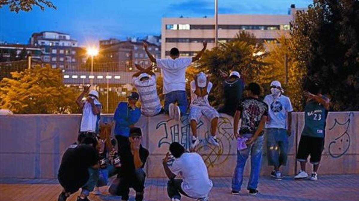 Miembros de la banda Mara 13 a la que pertenece el presunto homicida del 'latin' muerto hace una semana, el pasado diciembre en L'Hospitalet.