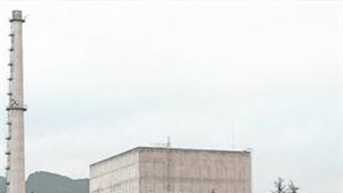 La central nuclear de Garoña, durante una protesta de Greenpeace.