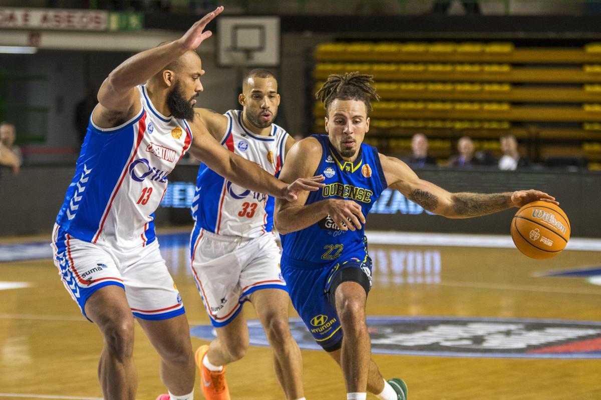 Ni Torres ni Larsen aciertan a detener el avance hacia el aro de Gabriel Kalscheur en Ourense.