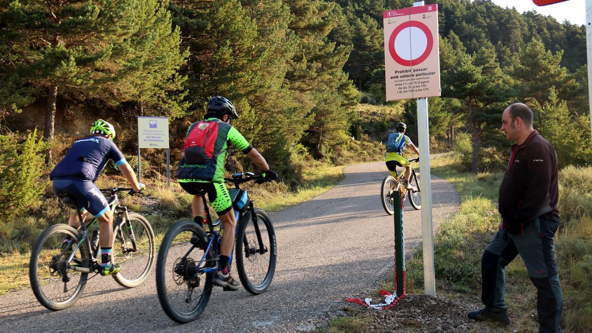 Excursionistas del Pedraforca aplauden que se haya prohibido el acceso en coche: "Hay que proteger la naturaleza"