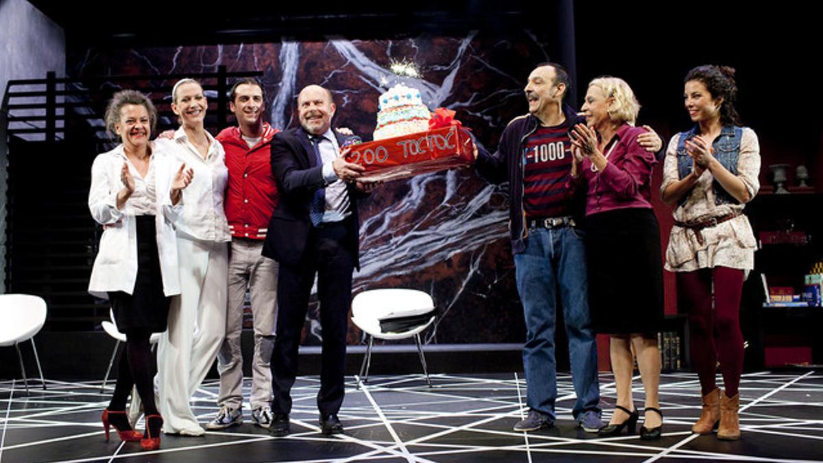 Los actores celebran las 200 representaciones de Toc Toc en el Teatre Borràs.