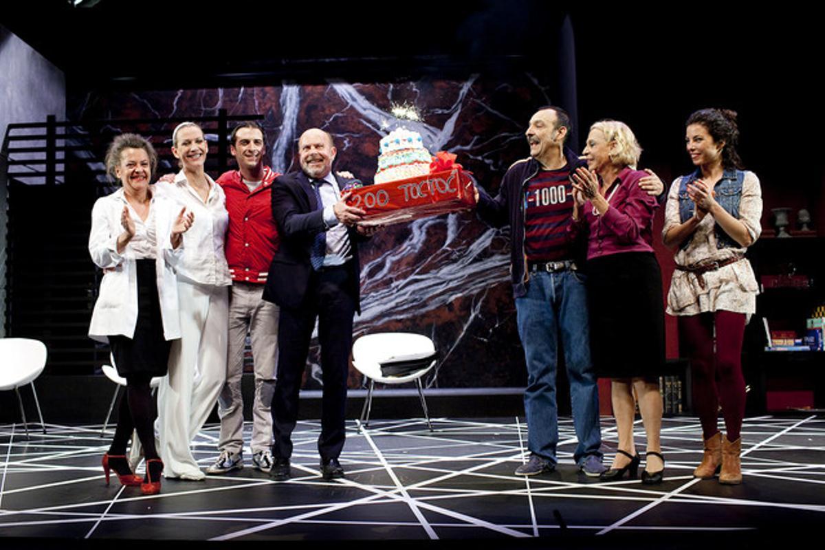 Els actors celebren les 200 representacions de Toc Toc al Teatre Borràs. Els actors celebren les 200 representacions de Toc Toc al Teatre Borràs.