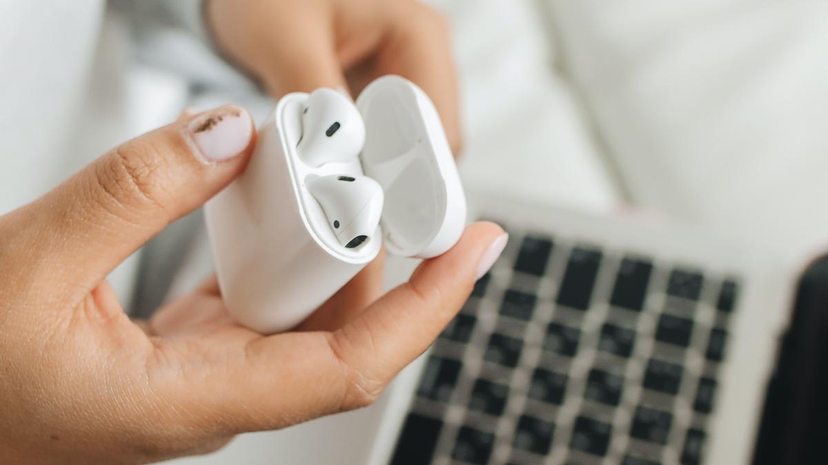 CÓMO LIMPIAR LOS AIRPODS: La MEJOR manera