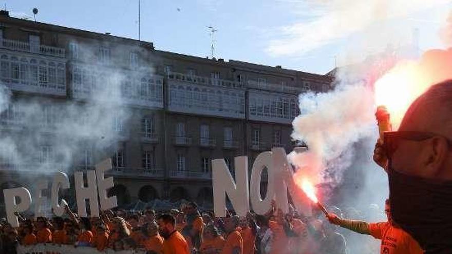 Concentración ayer de los empleados de Alcoa. // Víctor Echave