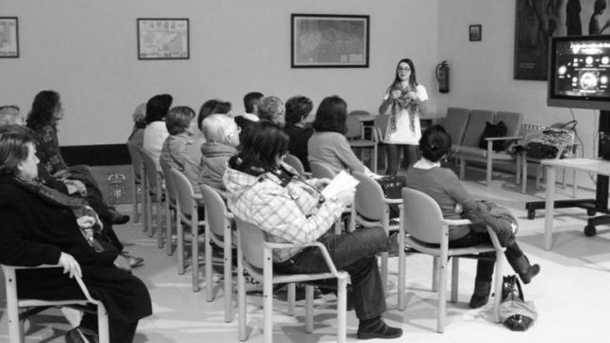 Rodríguez Guerrero, en plena charla en Candás.