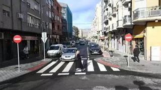 Luces y sombras en la avenida Olimpiadas y Alfonso XIII en Elda