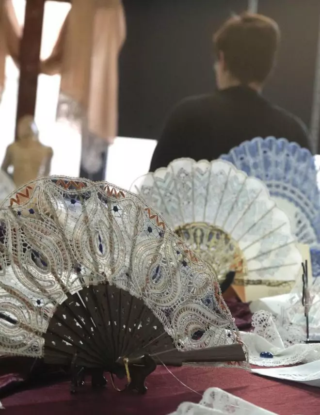 La belleza del encaje de bolillo y muchas más manualidades, en Zamora