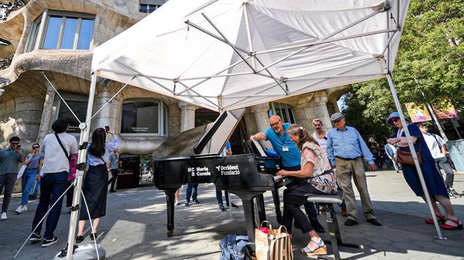 El Concurso Internacional de Música Maria Canals, instala 10 pianos en passeig de Gràcia