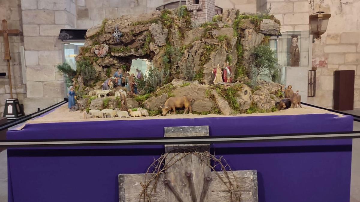 Belén del Yacente realizado por José Vidales en la iglesia de Santa María la Nueva.