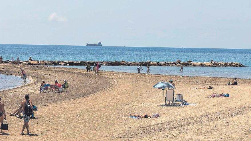 Costas desatasca el proyecto para evitar la pérdida de arena en la playa del Postiguet de Alicante