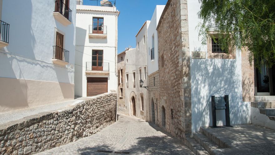 Los visitantes podrán comenzar su recorrido por las empedradas calles de Dalt Vila.