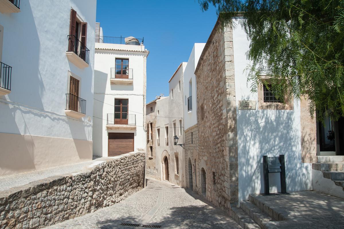 Los visitantes podrán comenzar su recorrido por las empedradas calles de Dalt Vila.