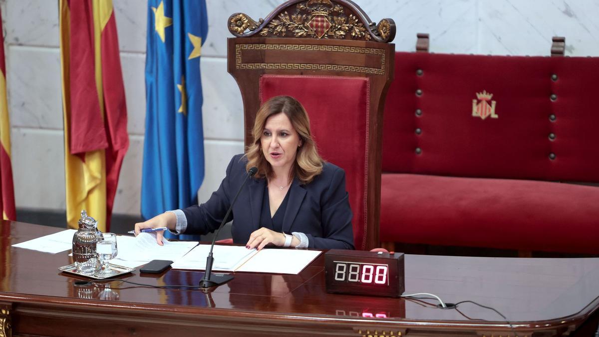 María José Catalá durante el pleno municipal.
