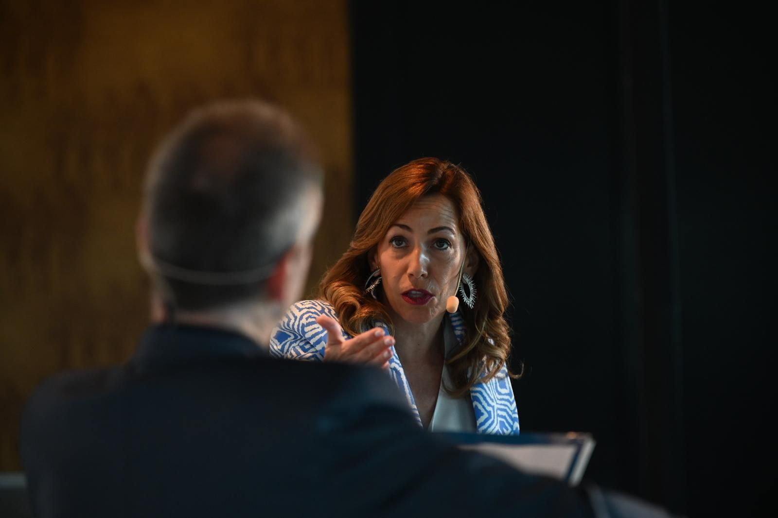 En imágenes | Natalia Chueca hace balance del ecuador del mandato en un desayuno con El Periódico de Aragón