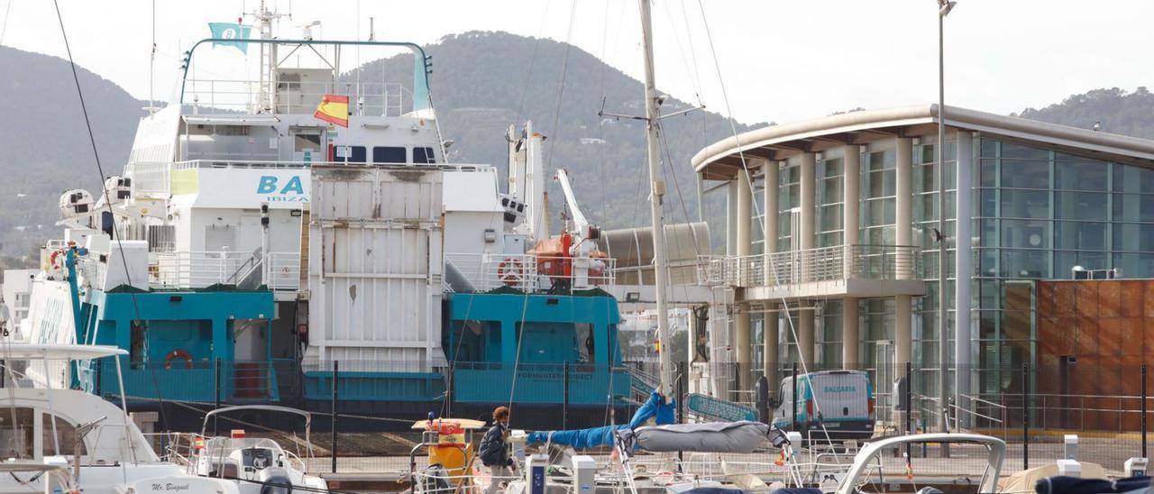 Imagen de la estación marítima de Sant Antoni, donde se ha solicitado el emplazamiento del Mundial de Aquabike. | J.A.RIERA