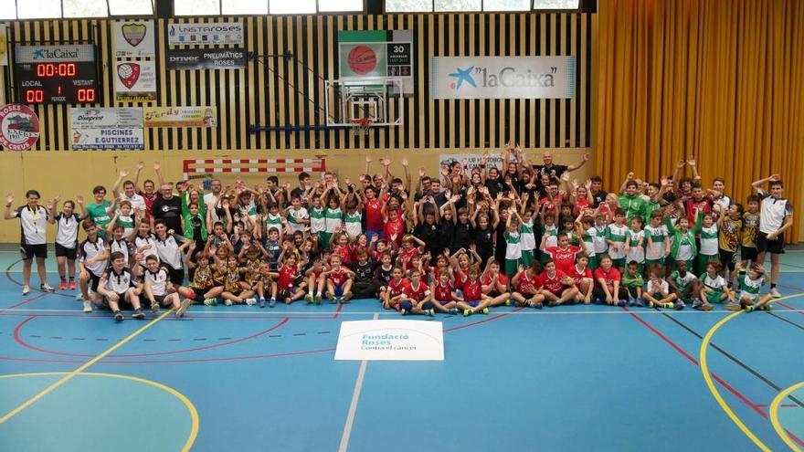 El Club Handbol Empordà recapta 700 euros contra el càncer