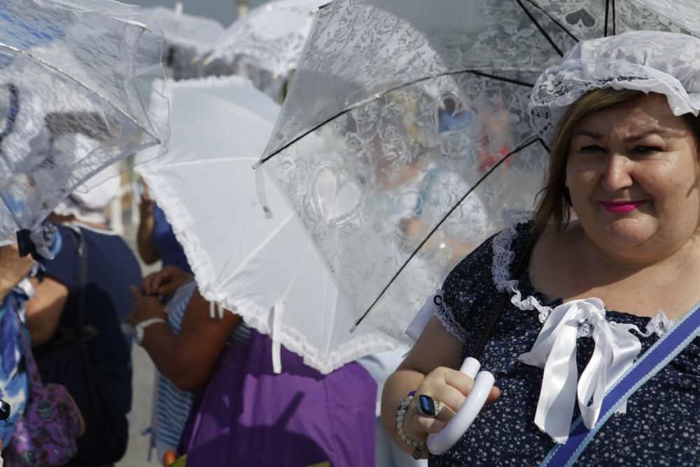 Mujeres de La Corredoria (Oviedo) que acuden a bañarse a la playa de San Lorenzo