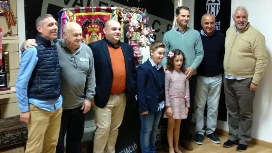 Un momento de la presentación del ninot de Segio Gómez sobre el centenario del Valencia