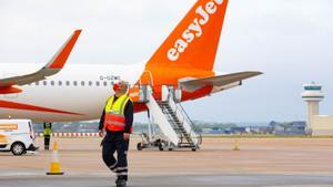 Avión de easyJet en el aeropuerto de Gatwick, en Londres, a finales de mayo.