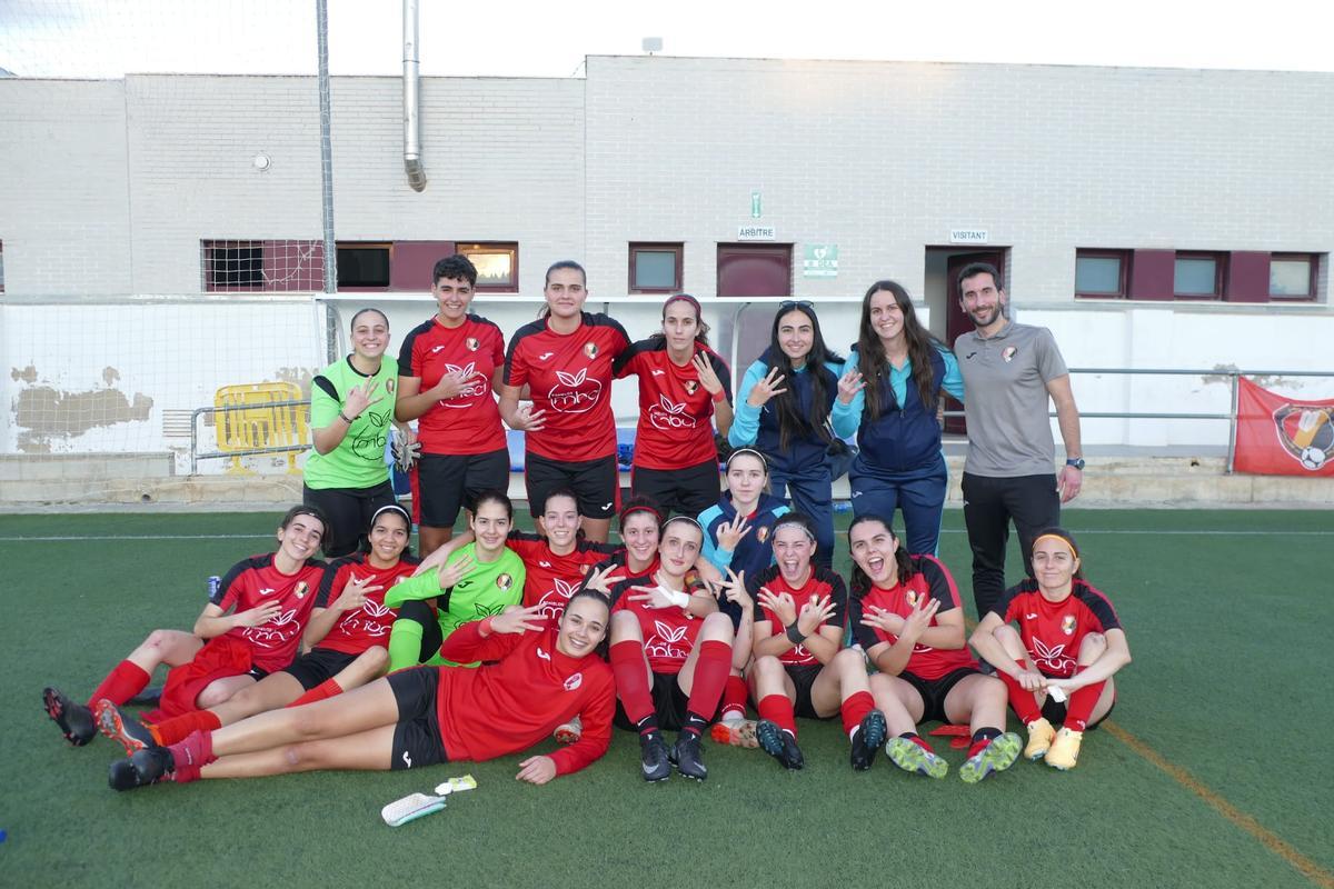 El CF Miramar celebra la consecución de los tres puntos