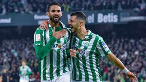 William José celebra un gol