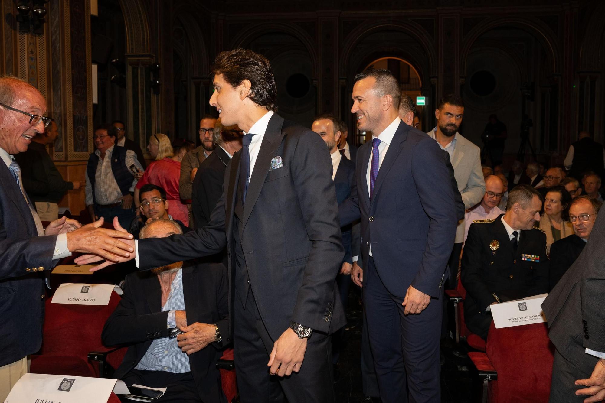 La gala de los premios taurinos de la Diputación de Valencia con Roca Rey, en imágenes