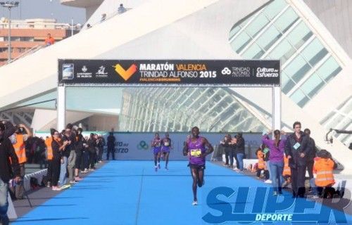 Las mejores imágenes del Maratón Valencia Trinidad Alfonso 2015