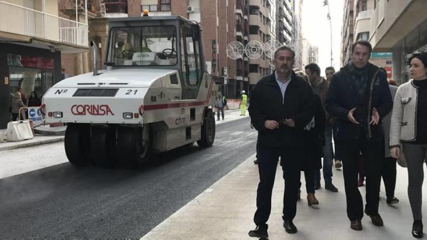 Gil y Sandoval visitaron ayer las obras de Juan Carlos I, que están ya en la fase de asfaltado.