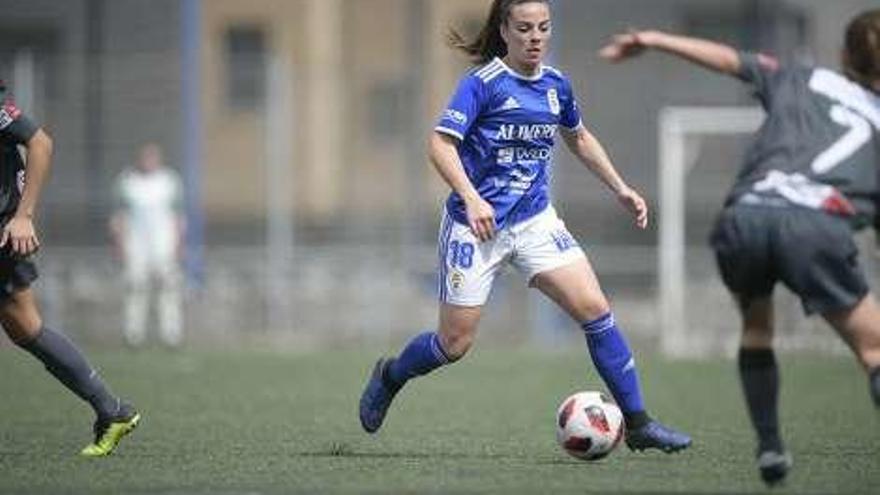 Marta Reyes, del Oviedo, en el partido de ayer.