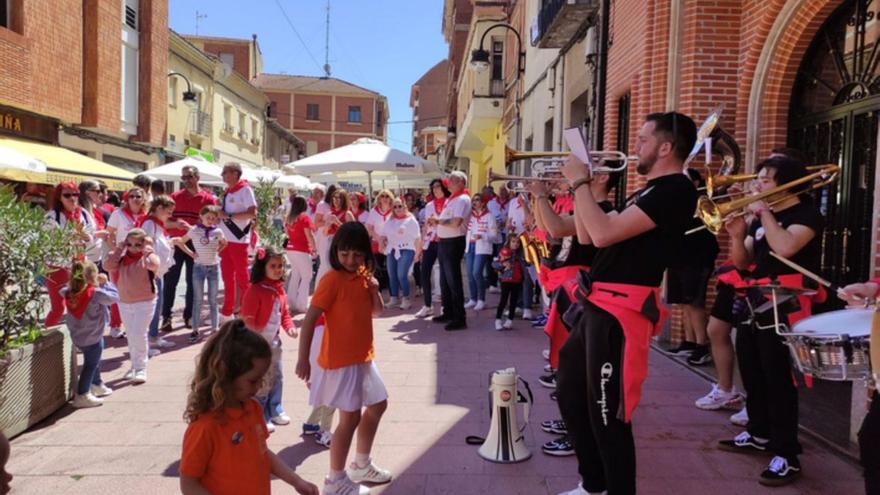 Fiestas de La Veguilla en Benavente: Animación con la música de charangas, que no han dejado de sonar por el centro