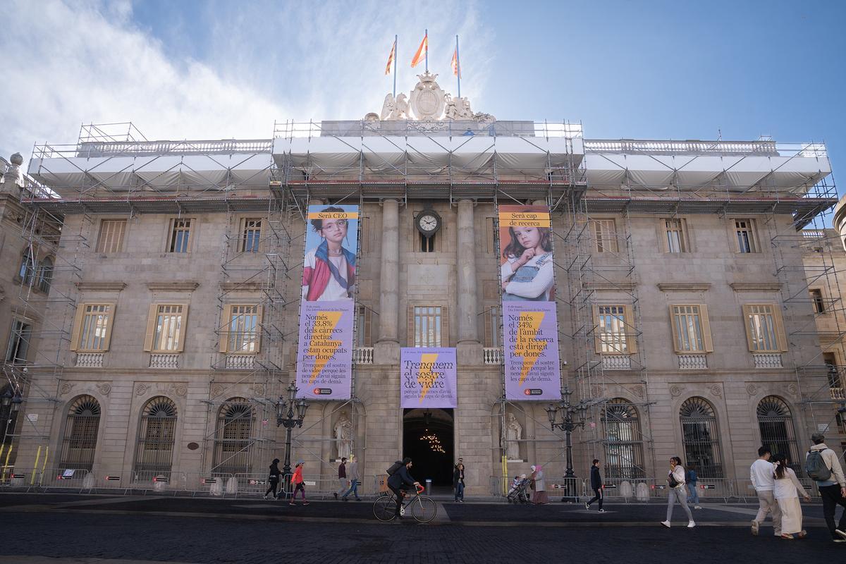 'Rompamos el techo de cristal', el lema del Ayuntamiento de Barcelona por el 8M
