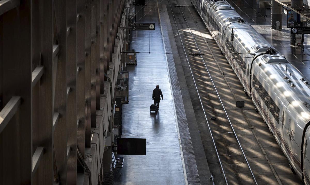 La interrupció de l’AVE enfonsa els negocis de les estacions