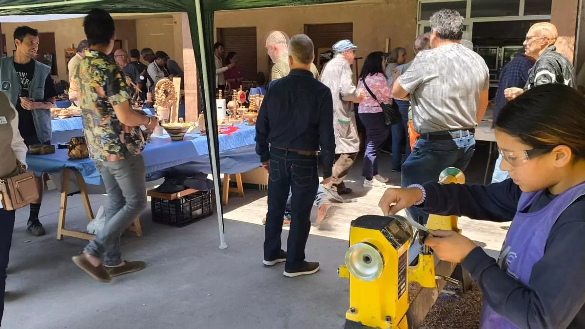 Artistas del torno participan en el X Encuentro de Torneros y Otras Artes organizado en Santa Cristina