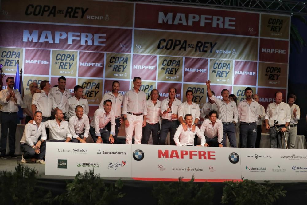 Felipe VI corona a los campeones de la Copa del Rey Mapfre