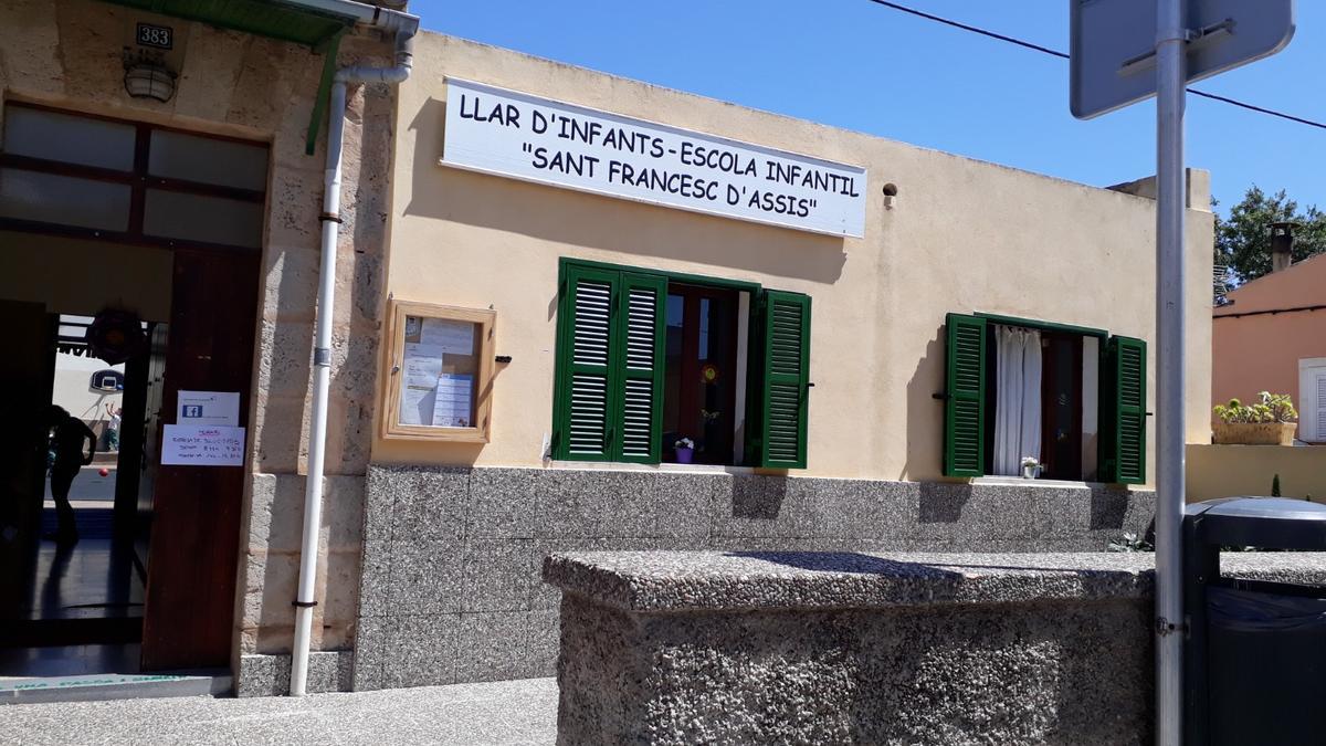 La concentración se celebrará a las puertas del colegio donde trabaja la víctima.