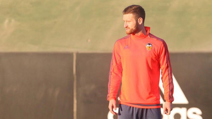 Mustafi se centra en el equipo y despeja balones sobre su futuro