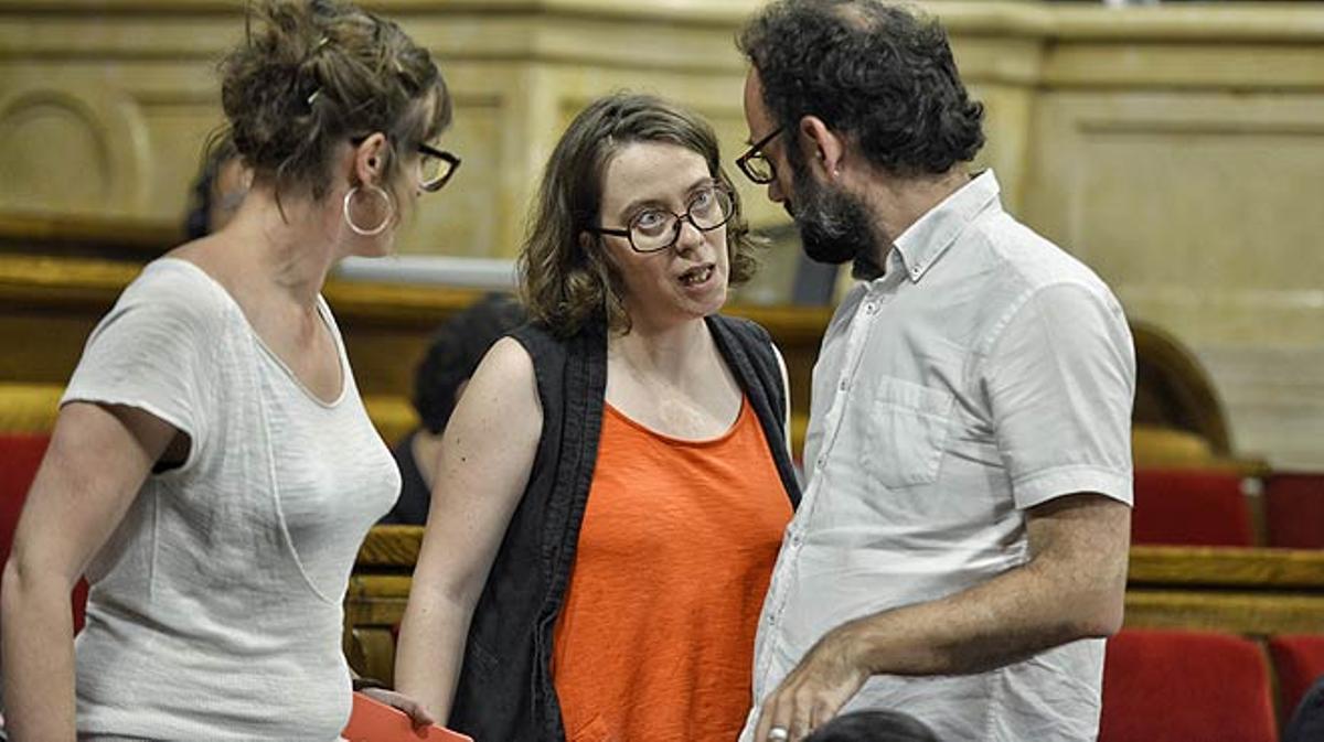 La diputada de la CUP Eulàlia Reguant assegura que no es trenca cap acord polític, sinó que muta. 